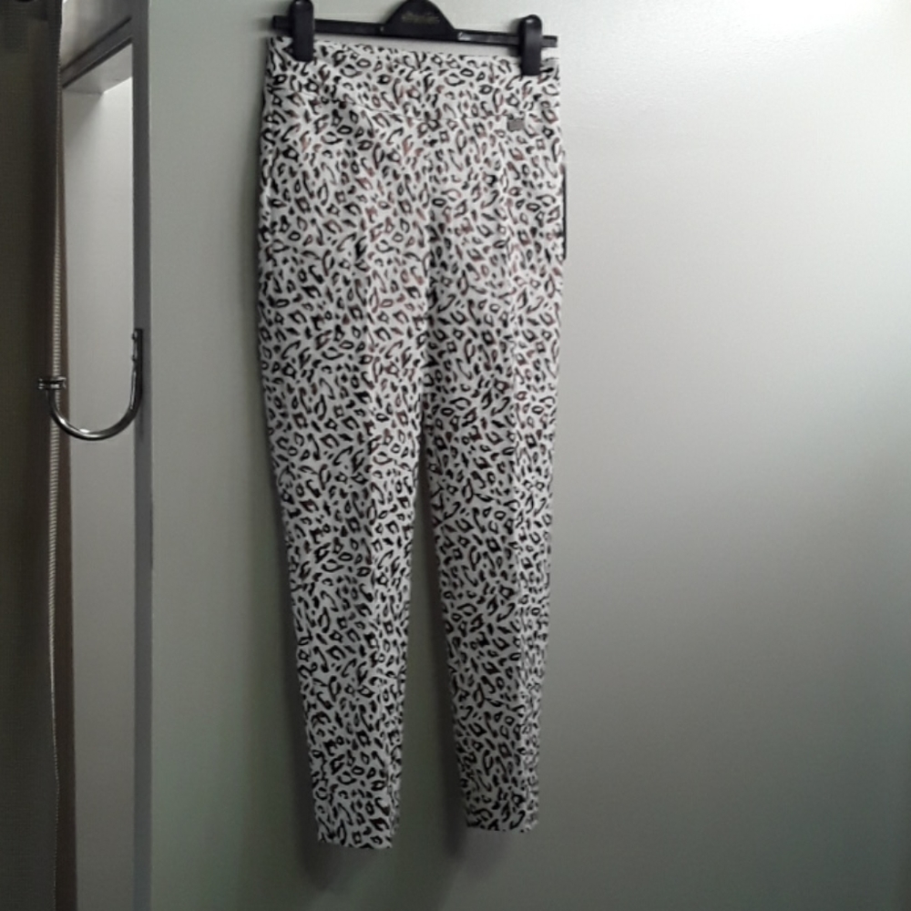 Pull on stretch Pants 28 inch inseam with the tumm